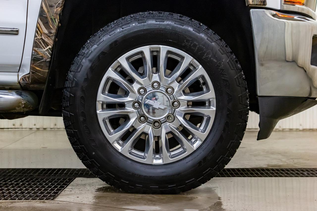 2015 Chevrolet Silverado 2500HD 4x4 Crew Cab LTZ Z71 Duck Commander Red Deer AB