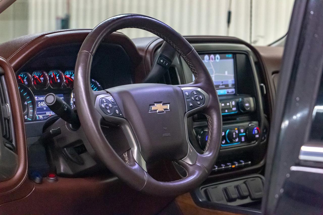 2015 Chevrolet Silverado 3500HD 4x4 Crew Cab High Country LWB Diesel Red Deer AB