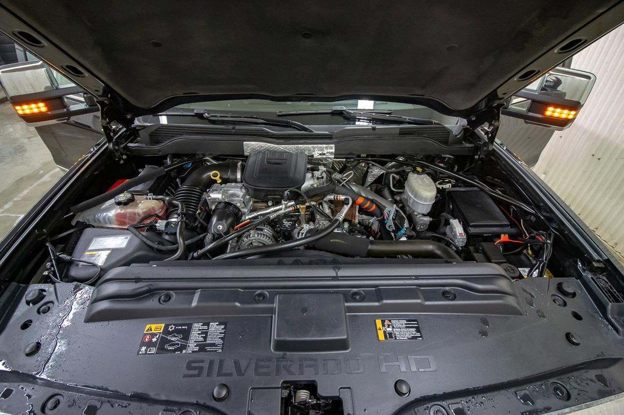 2015 Chevrolet Silverado 3500HD 4x4 Crew Cab High Country LWB Diesel Red Deer AB