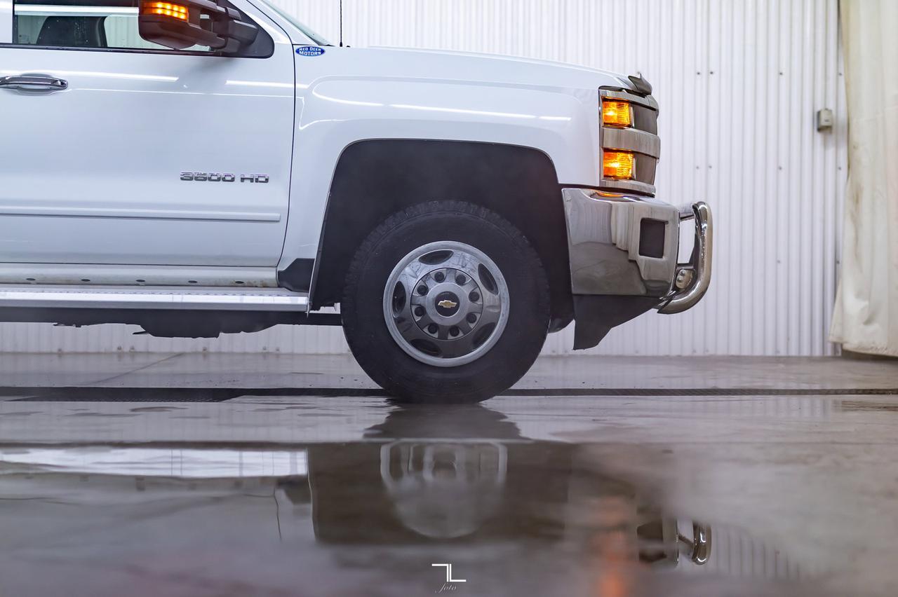2015 Chevrolet Silverado 3500HD 4x4 Crew Cab LT Deck BCam Red Deer AB
