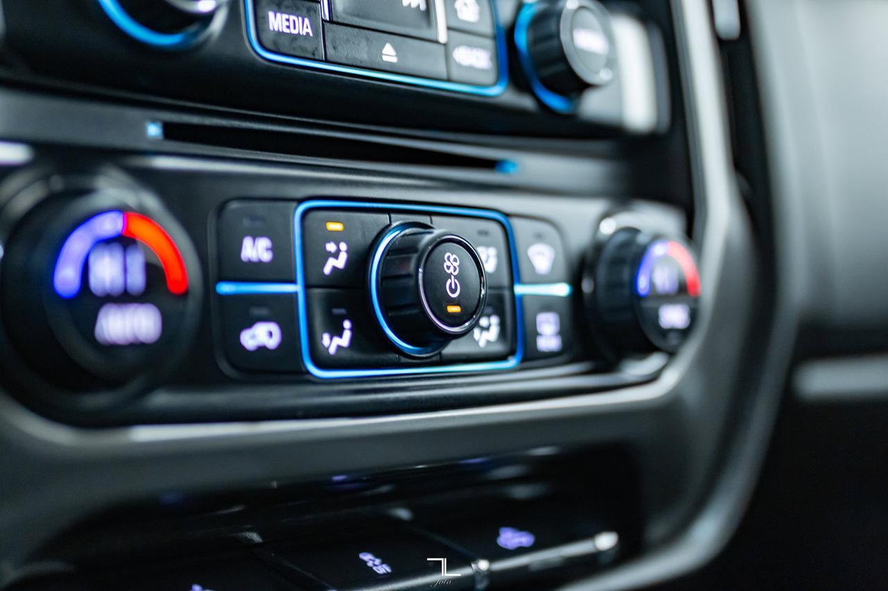 2015 Chevrolet Silverado 3500HD 4x4 Crew Cab LT Deck BCam Red Deer AB