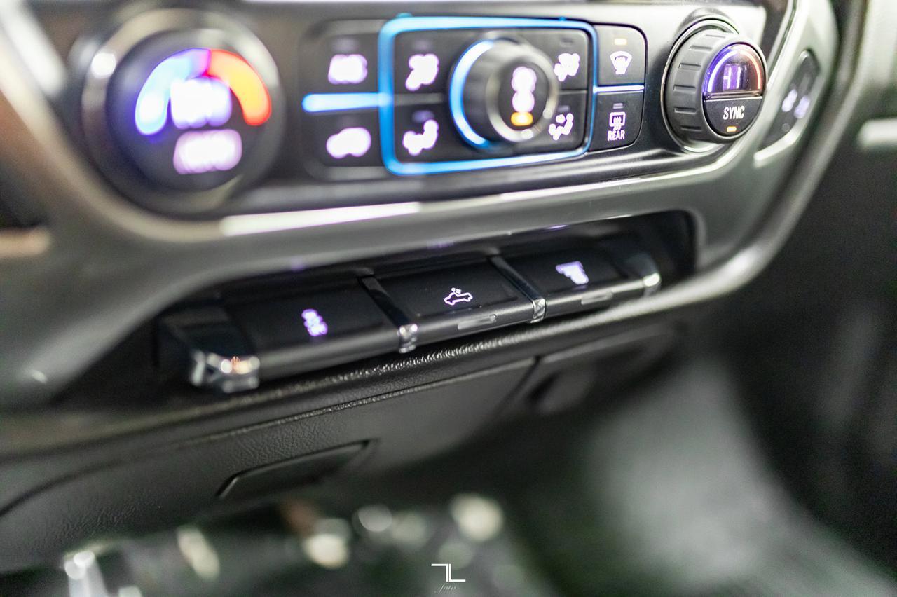 2015 Chevrolet Silverado 3500HD 4x4 Crew Cab LT Diesel Leather BCam Red Deer AB