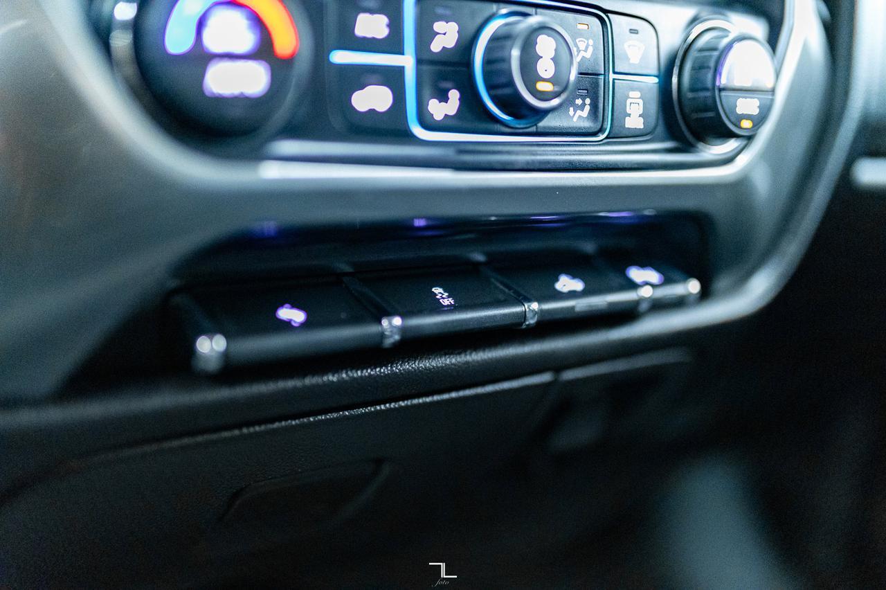 2015 Chevrolet Silverado 3500HD 4x4 Crew Cab LT Dually Deck BCam Red Deer AB