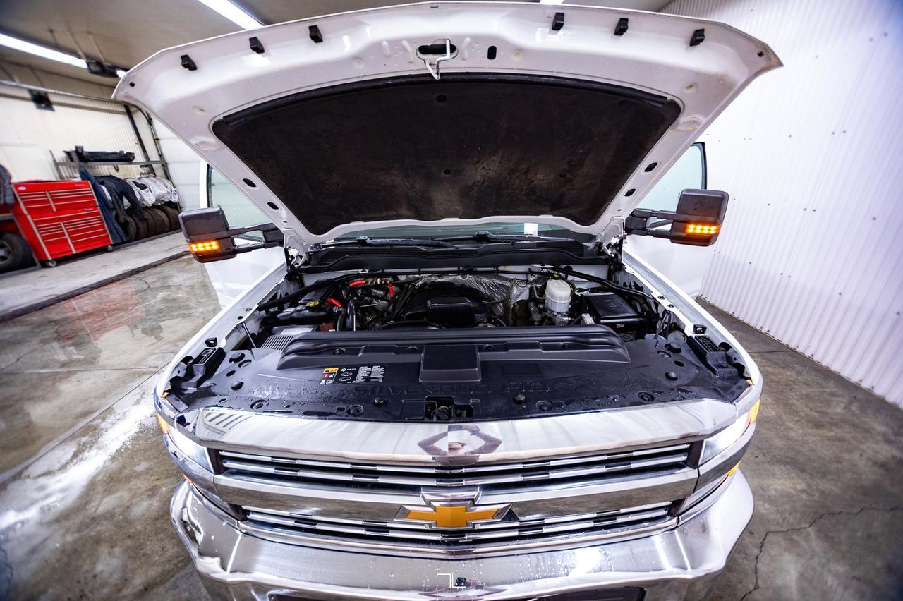 2015 Chevrolet Silverado 3500HD 4x4 Crew Cab LT Dually Deck Red Deer AB