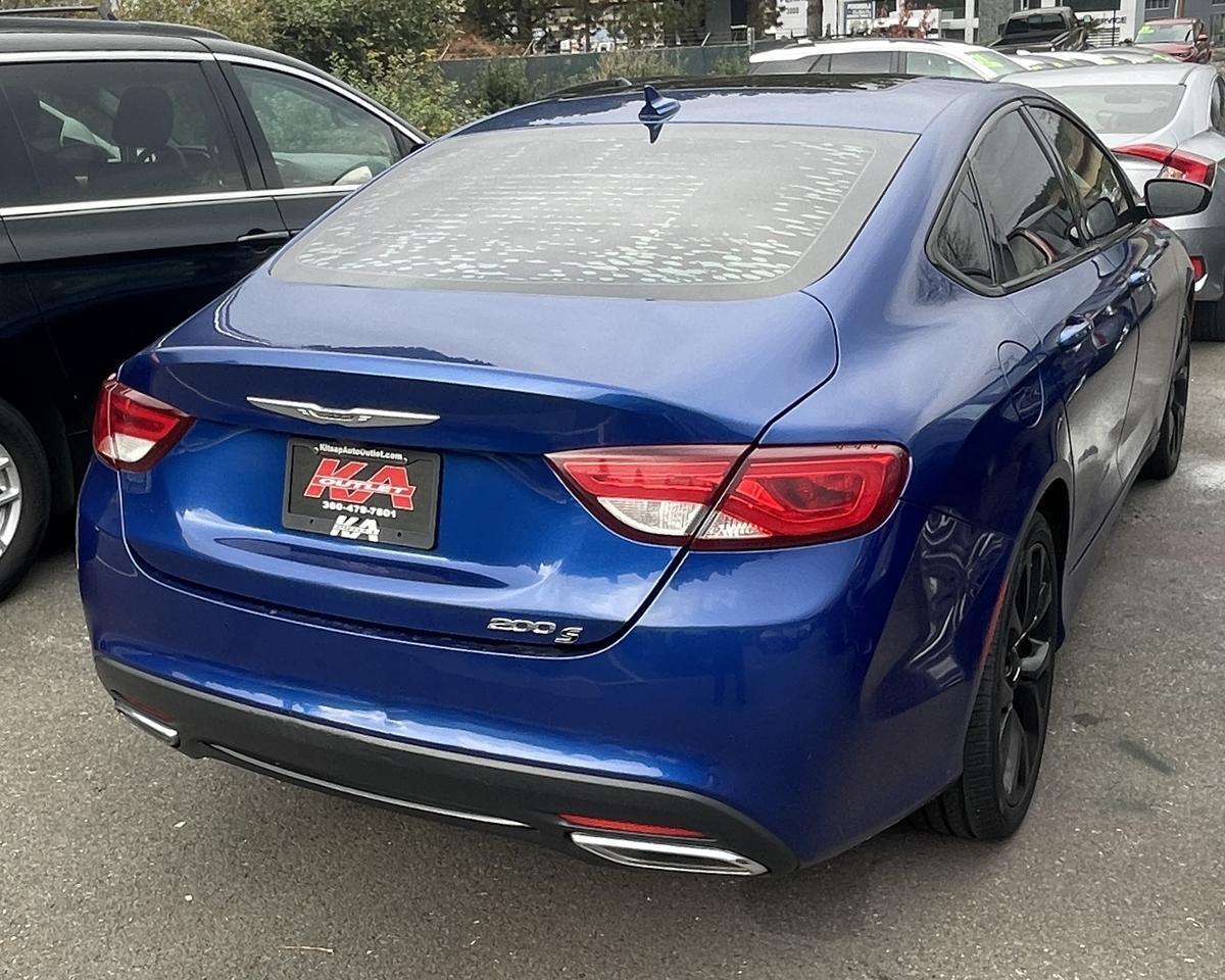 2015 Chrysler 200 200S Sedan 4D