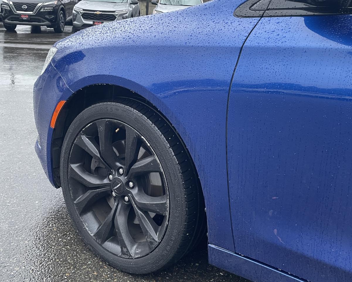 2015 Chrysler 200 200S Sedan 4D