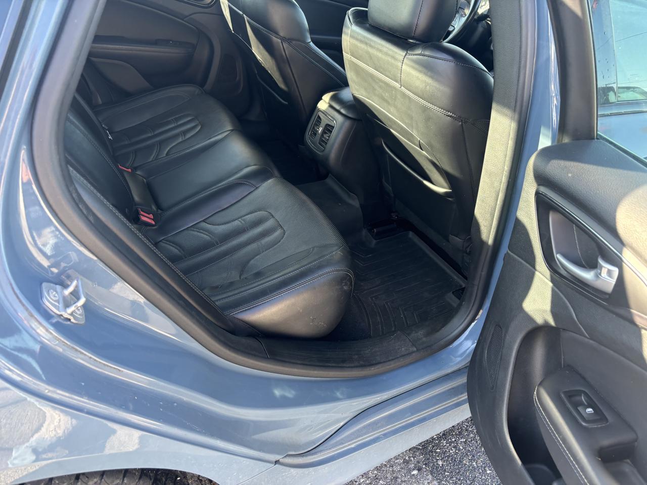 2015 Chrysler 200 200S Sedan 4D Aurora MO