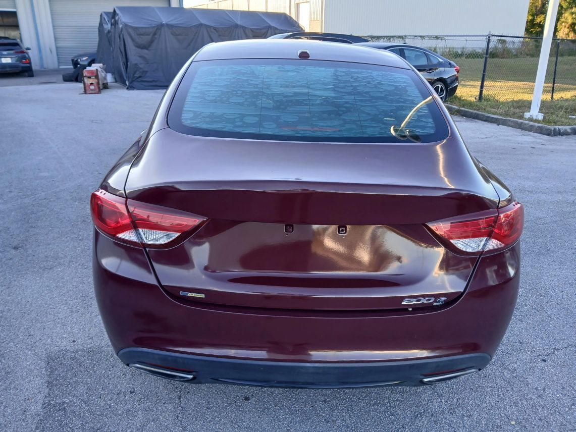 2015 Chrysler 200 photo 4
