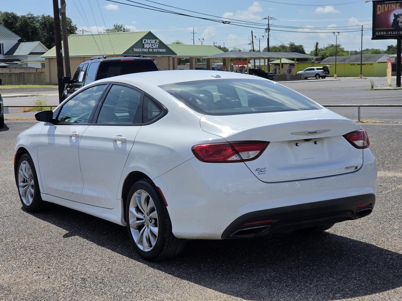 2015 Chrysler 200 4dr Sdn S FWD Beeville TX