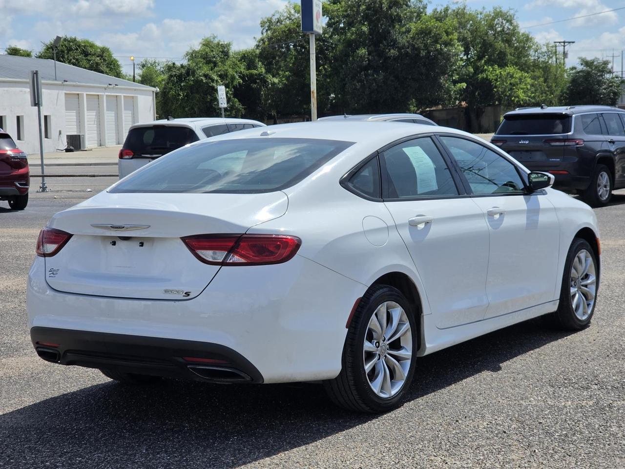 2015 Chrysler 200 4dr Sdn S FWD Beeville TX