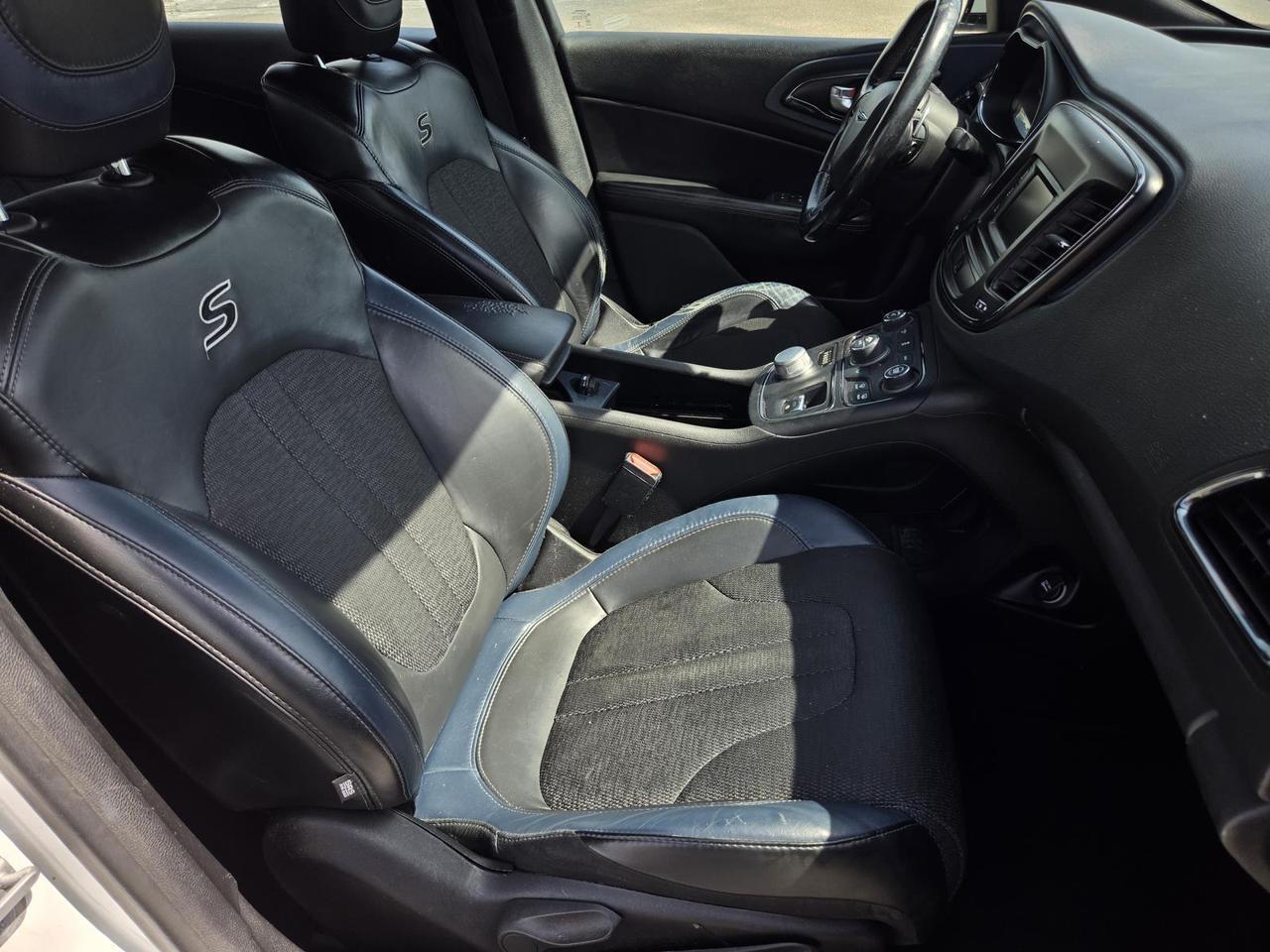 2015 Chrysler 200 4dr Sdn S FWD Beeville TX