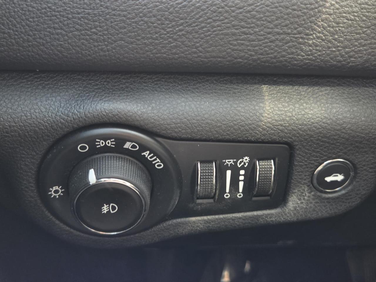 2015 Chrysler 200 4dr Sdn S FWD Beeville TX