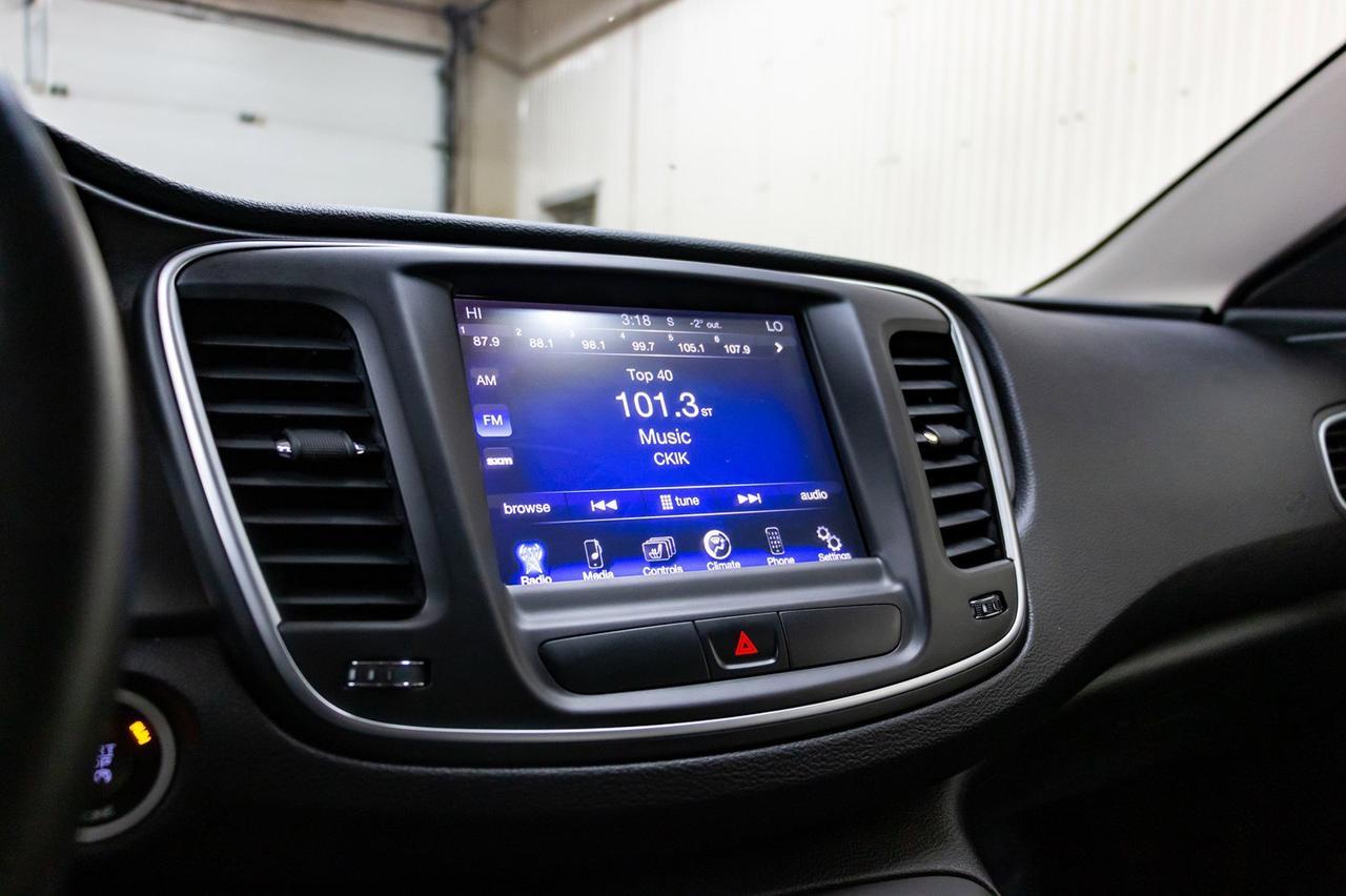 2015 Chrysler 200 Limited BCam Red Deer AB