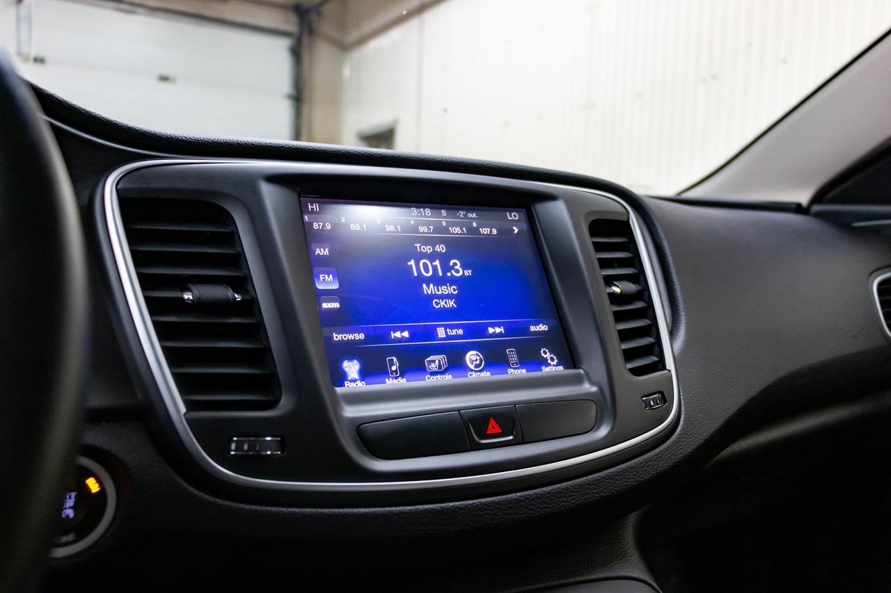 2015 Chrysler 200 Limited BCam Red Deer AB