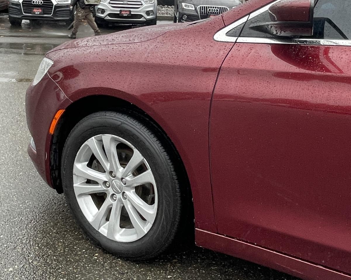 2015 Chrysler 200 Limited Sedan 4D