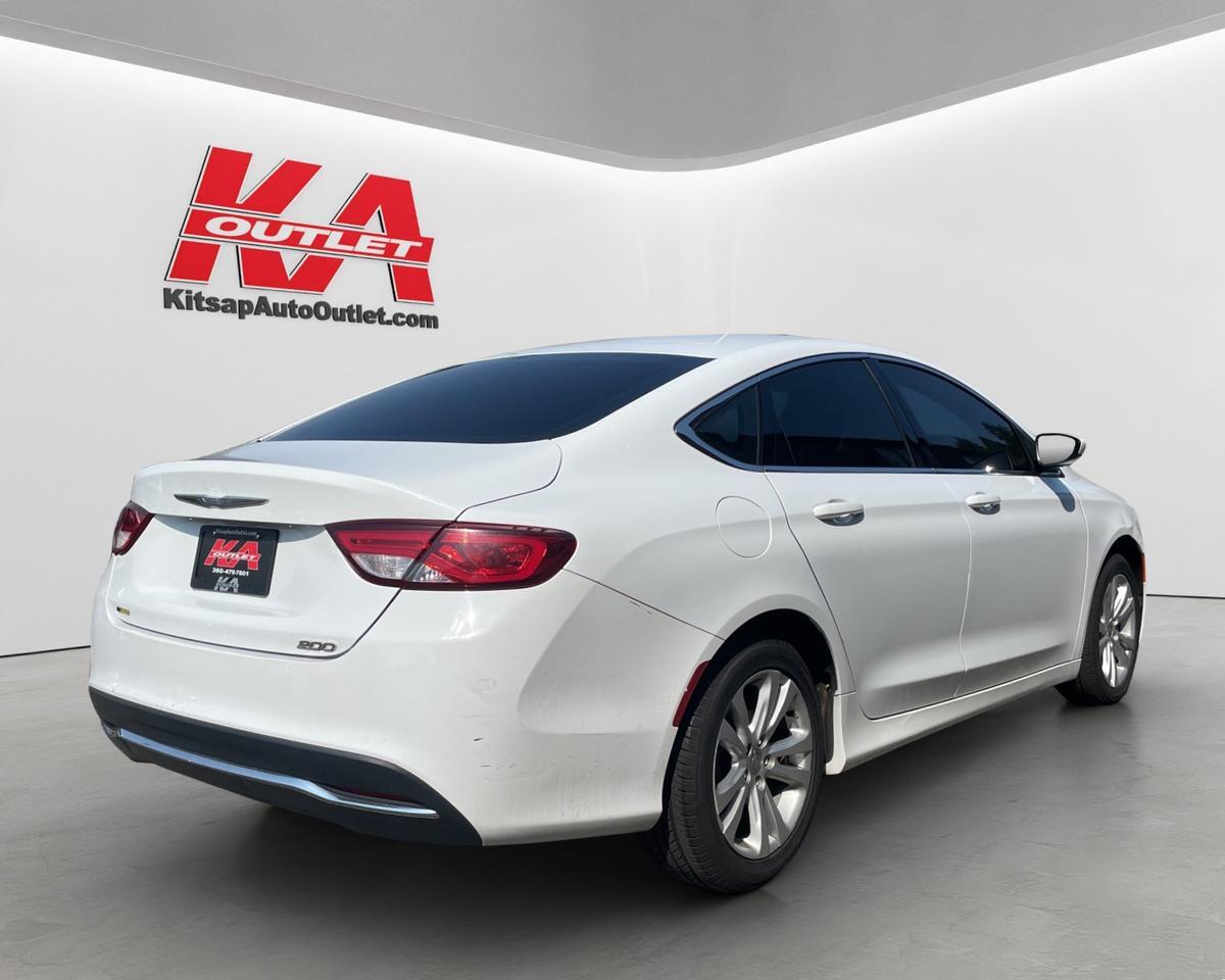 2015 Chrysler 200 Limited Sedan 4D