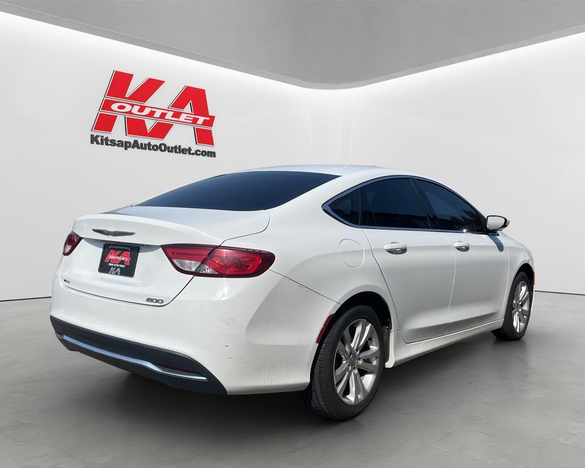 2015 Chrysler 200 Limited Sedan 4D