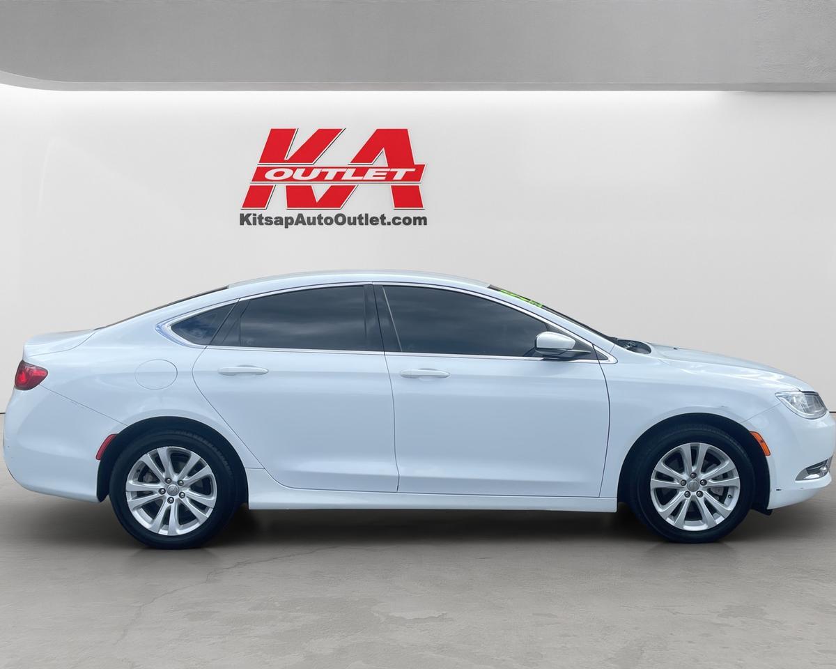 2015 Chrysler 200 Limited Sedan 4D