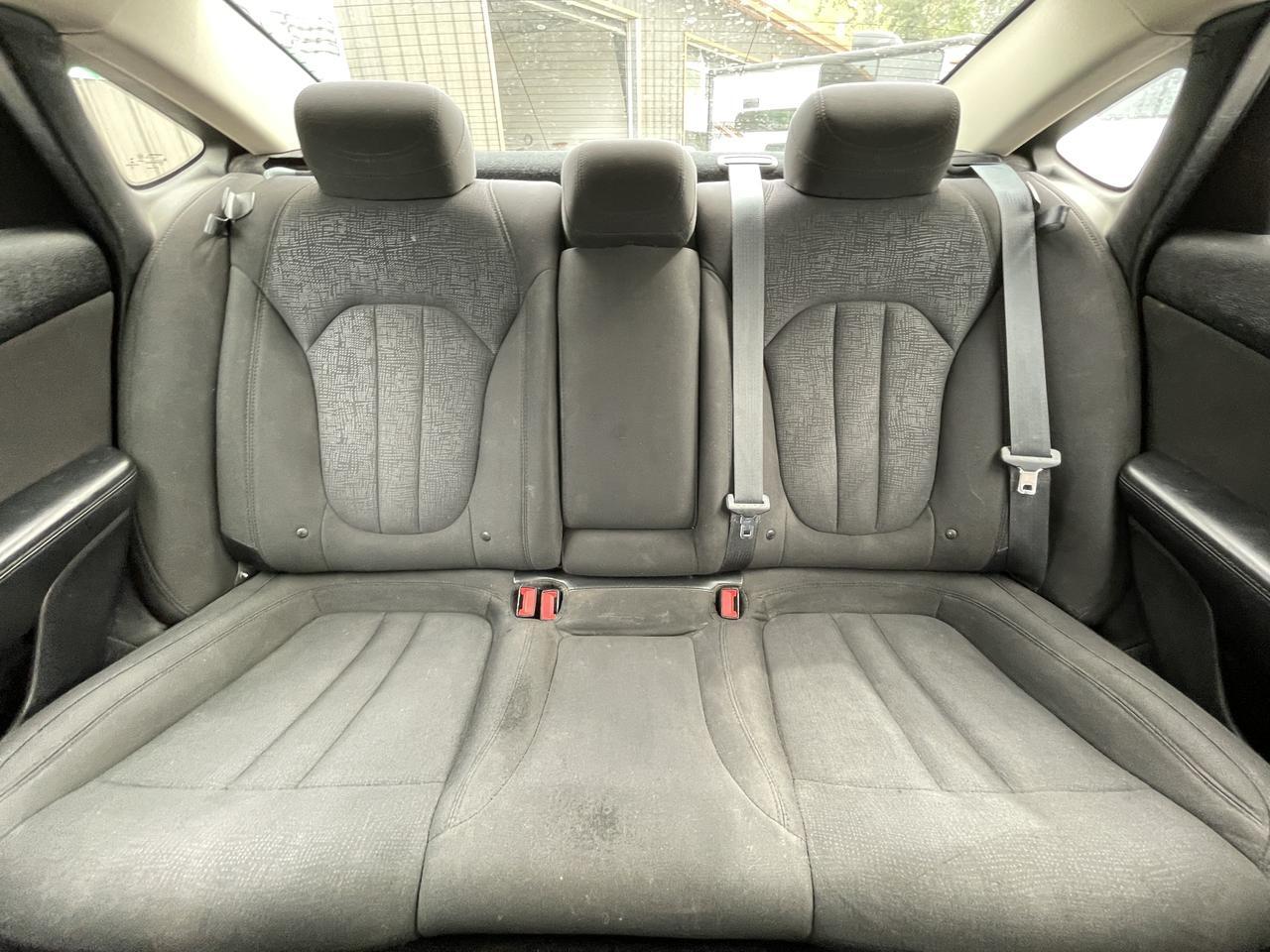 2015 Chrysler 200 Limited Hayden ID