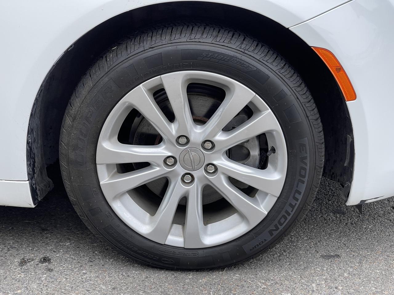2015 Chrysler 200 Limited Hayden ID