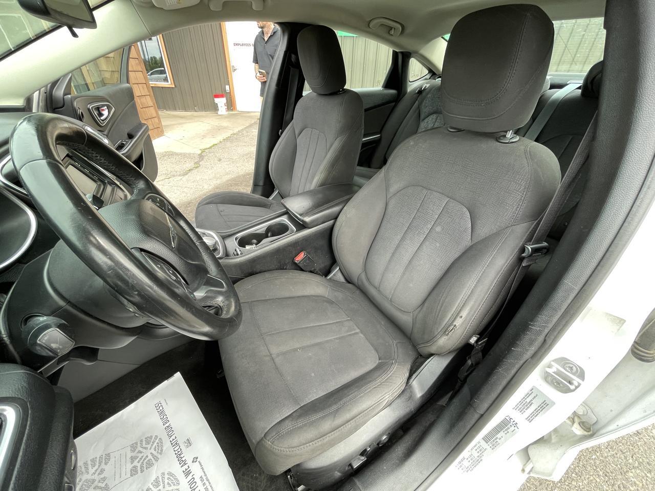 2015 Chrysler 200 Limited Hayden ID