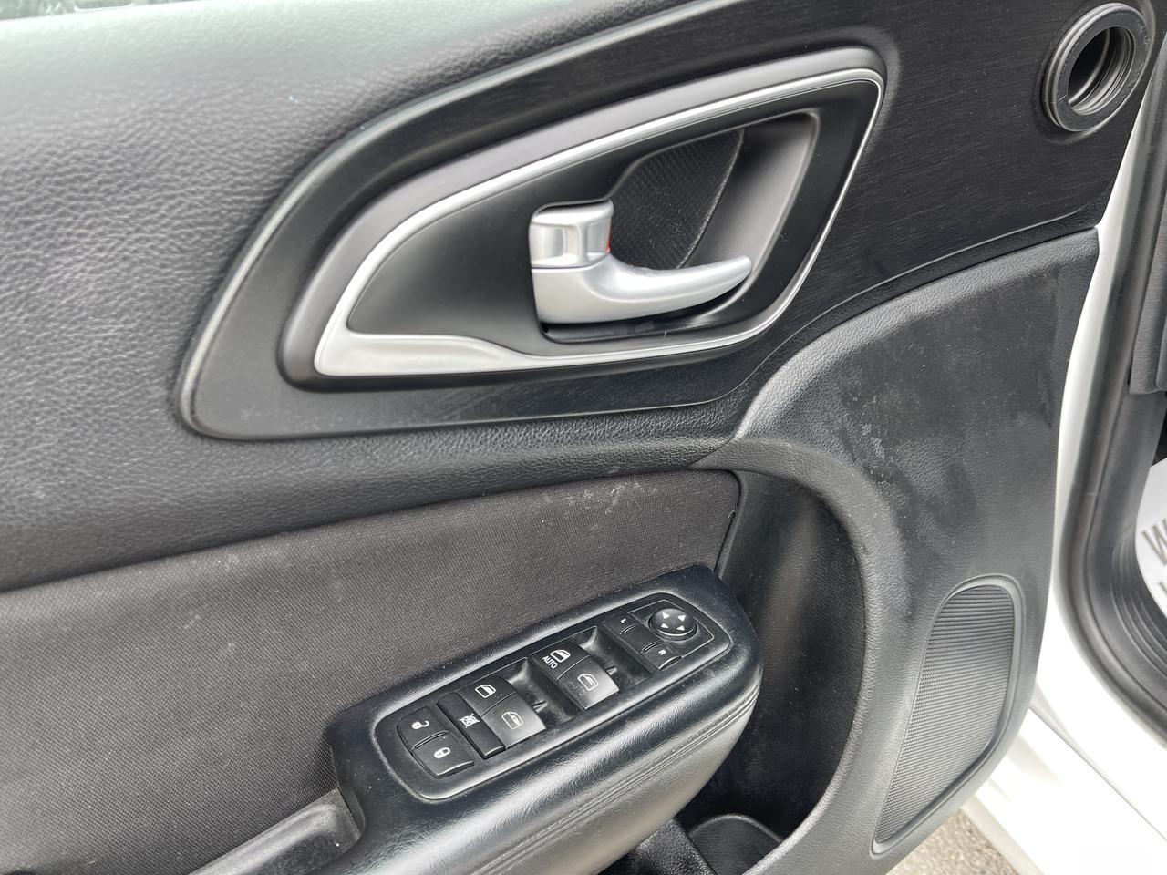 2015 Chrysler 200 Limited Hayden ID