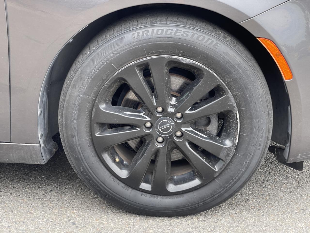 2015 Chrysler 200 Limited Hayden ID