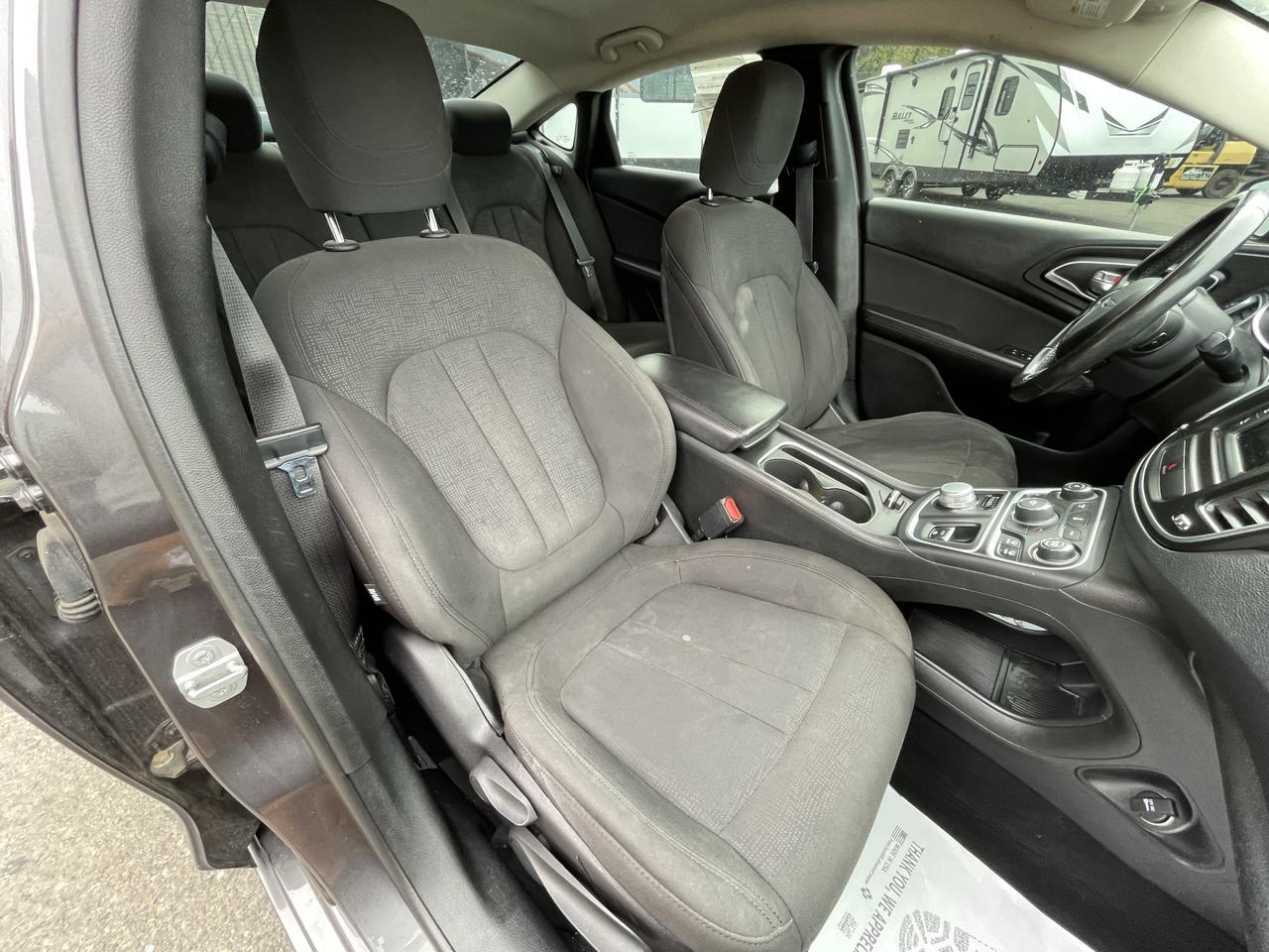 2015 Chrysler 200 Limited Hayden ID