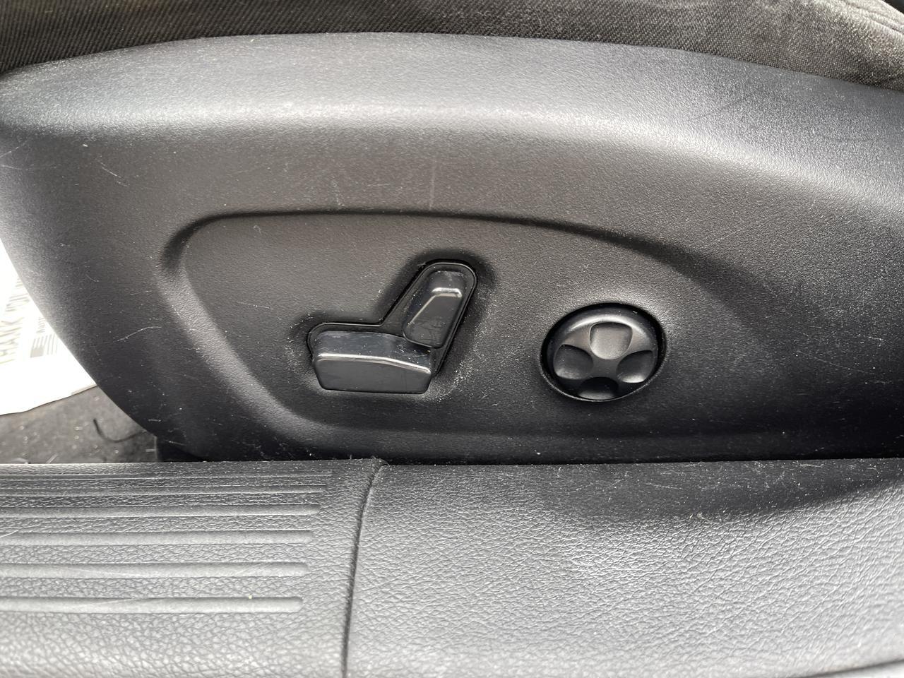 2015 Chrysler 200 Limited Hayden ID