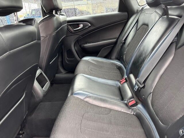 2015 Chrysler 200 S Cleveland OH