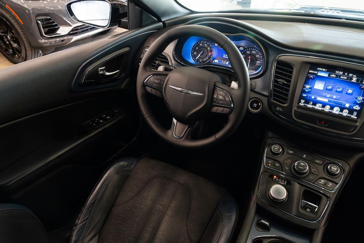 2015 Chrysler 200 S Gladstone OR