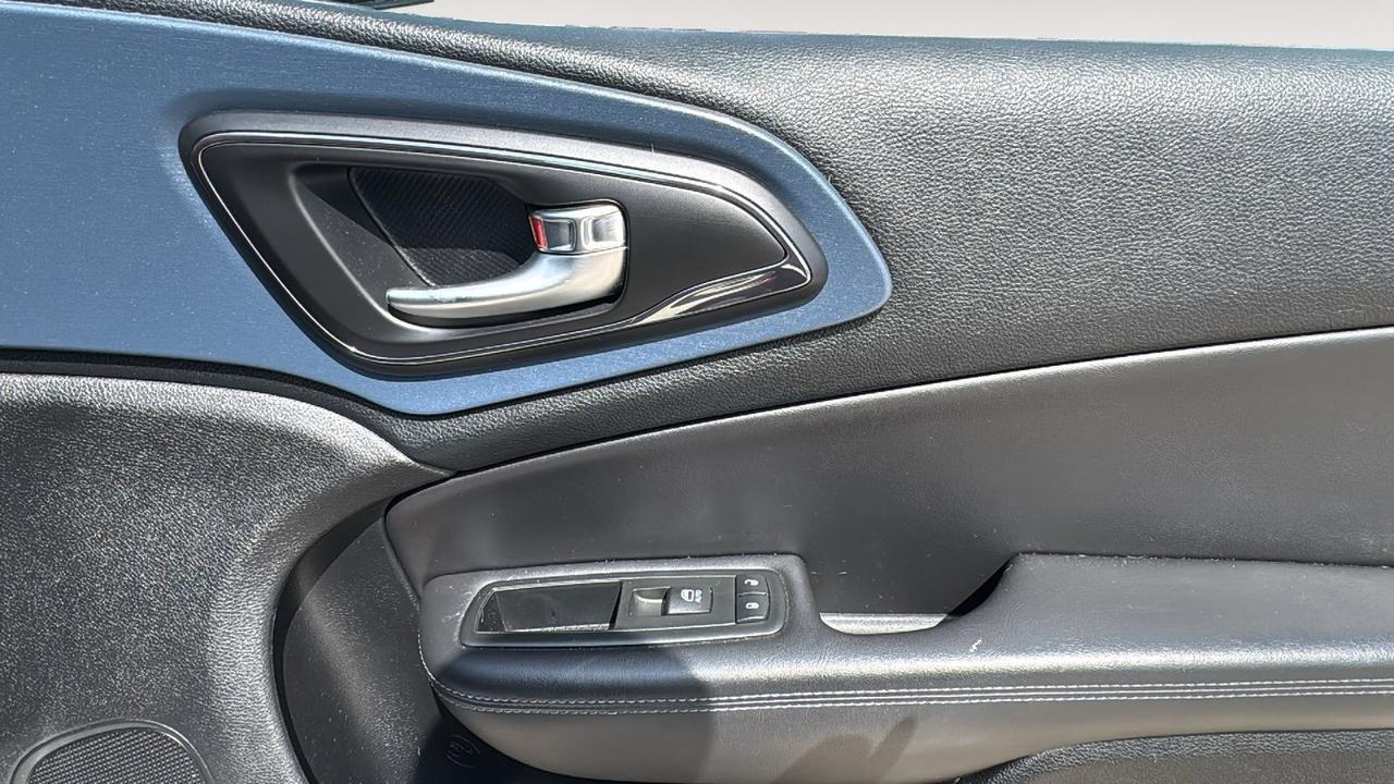 2015 Chrysler 200 S  Selma TX