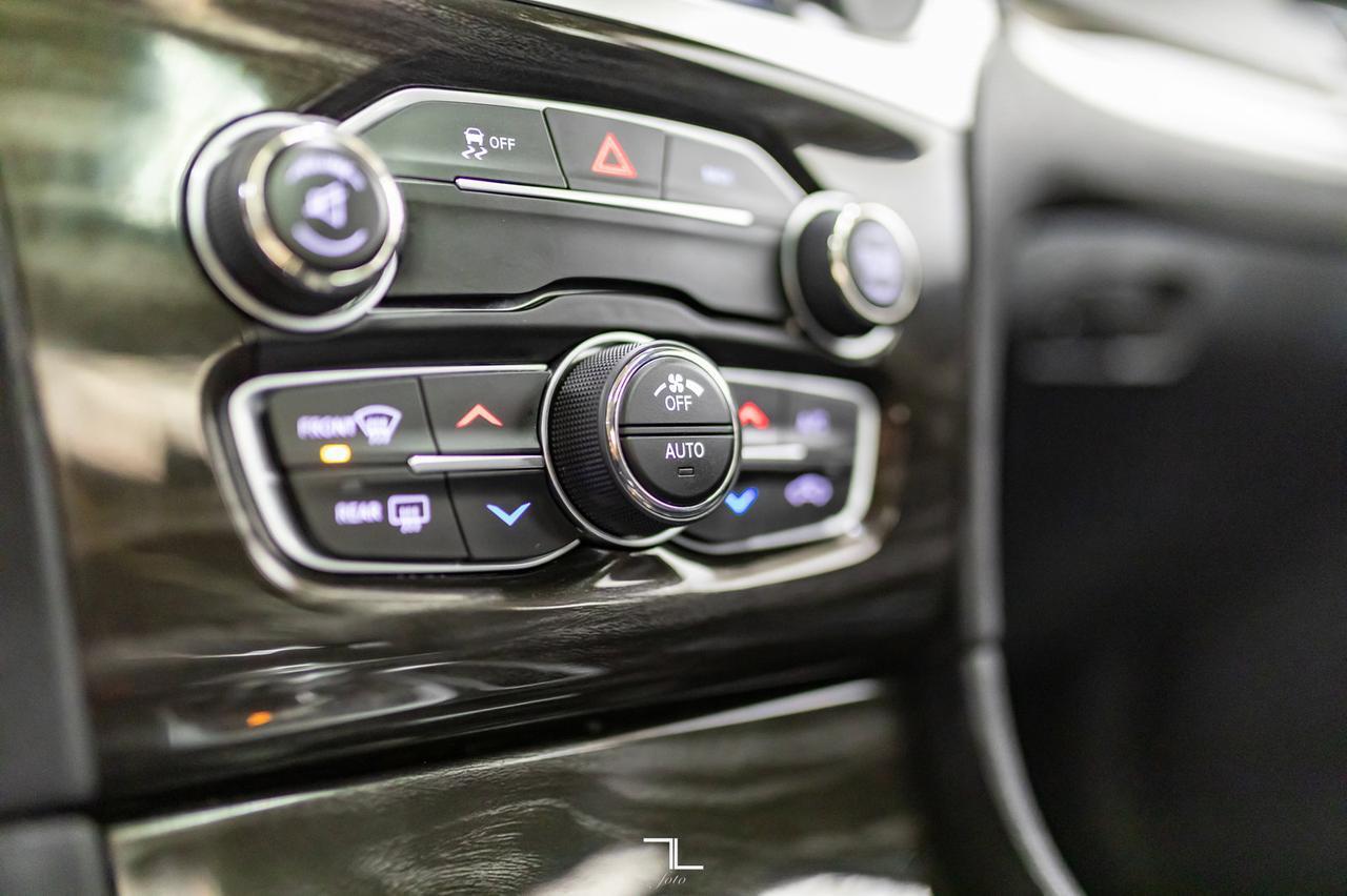 2015 Chrysler 300 AWD Touring Leather Roof Nav BCam Red Deer AB