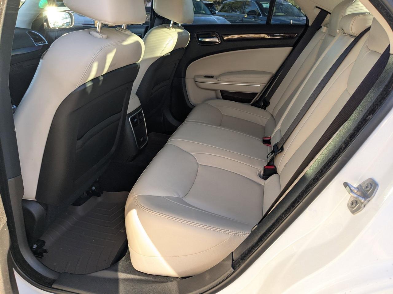 2015 Chrysler 300 Limited