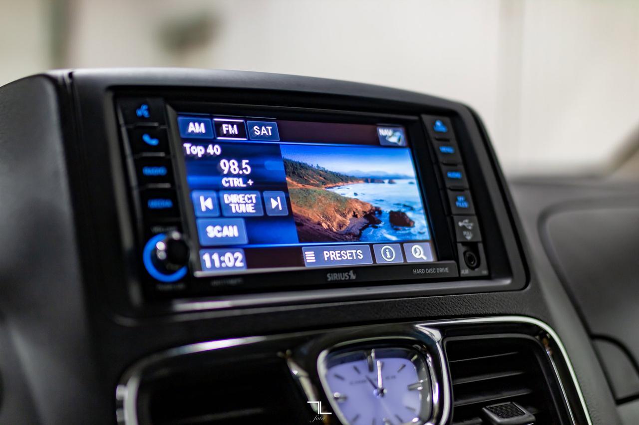 2015 Chrysler Town & Country Premium Leather DVD BCam Red Deer AB