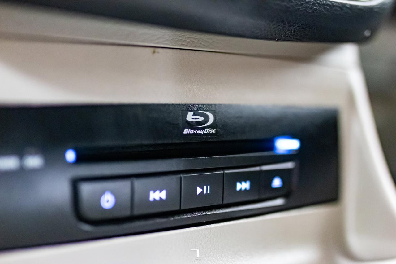 2015 Chrysler Town & Country Premium Leather DVD BCam Red Deer AB