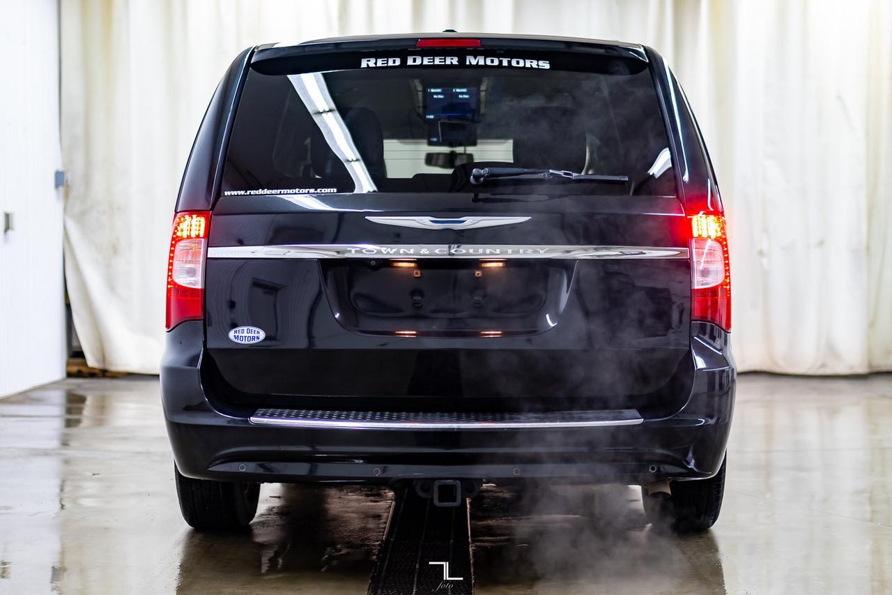 2015 Chrysler Town & Country Premium Leather DVD BCam Red Deer AB