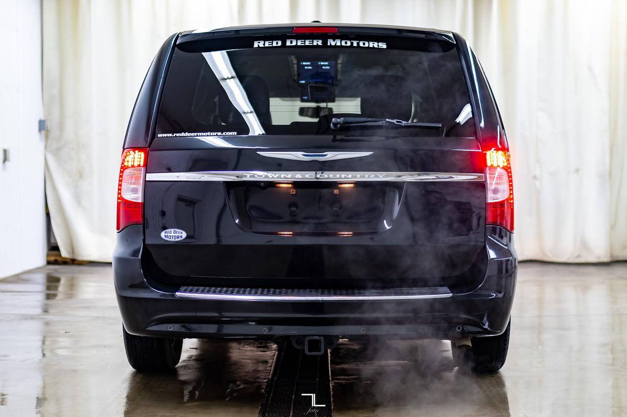 2015 Chrysler Town & Country Premium Leather DVD BCam Red Deer AB