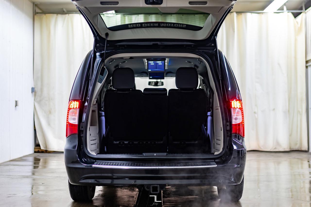 2015 Chrysler Town & Country Premium Leather DVD BCam Red Deer AB
