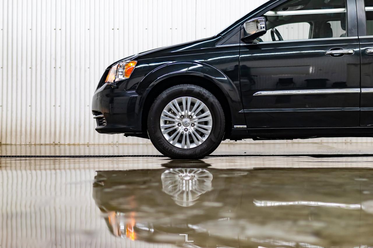 2015 Chrysler Town & Country Premium Leather DVD BCam Red Deer AB