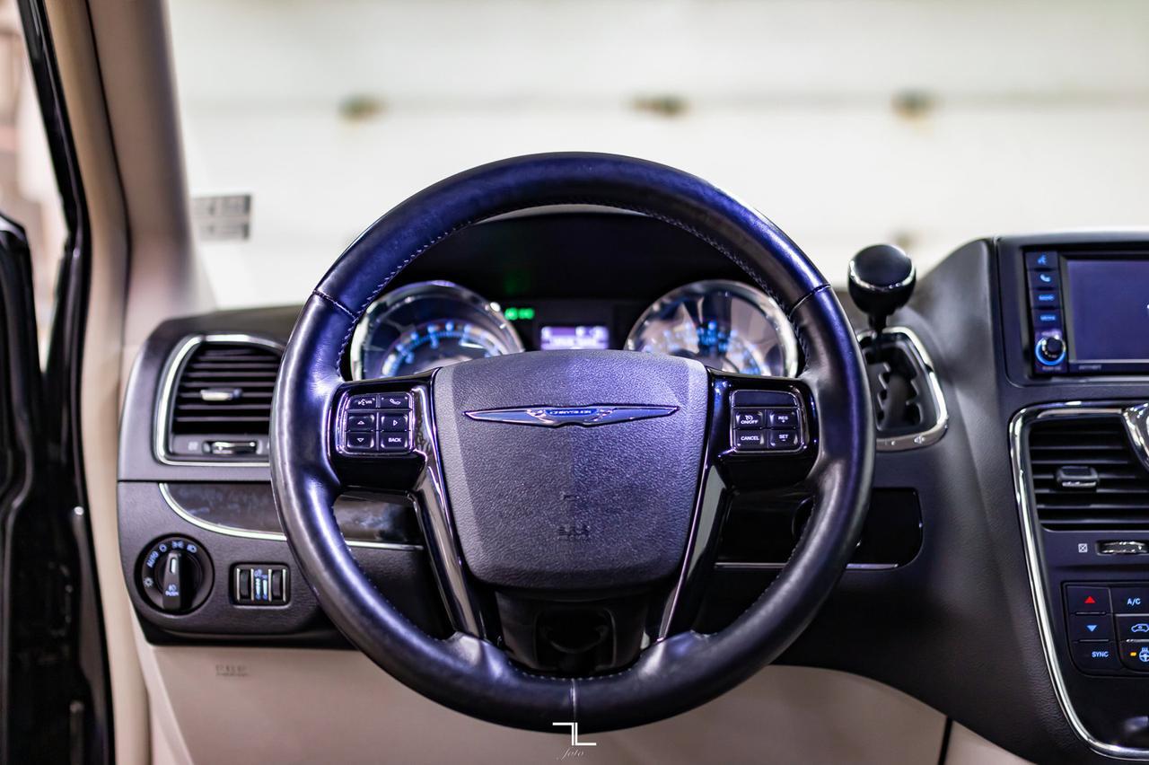 2015 Chrysler Town & Country Premium Leather DVD BCam Red Deer AB