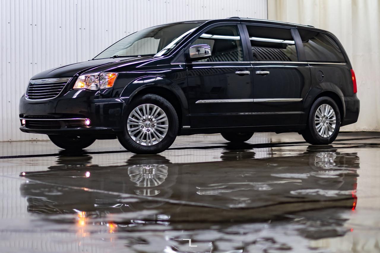 2015 Chrysler Town & Country Premium Leather DVD BCam Red Deer AB