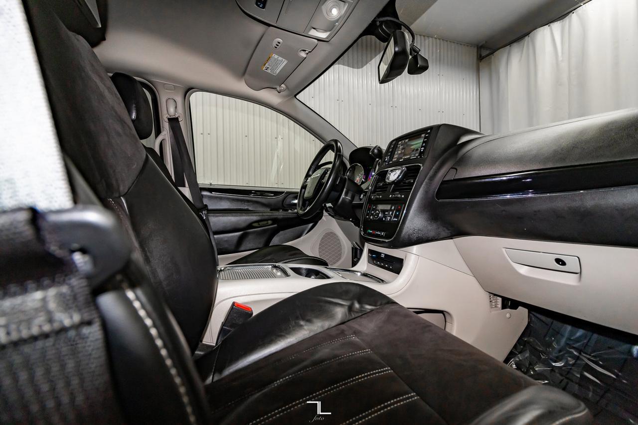 2015 Chrysler Town & Country Premium Leather DVD BCam Red Deer AB