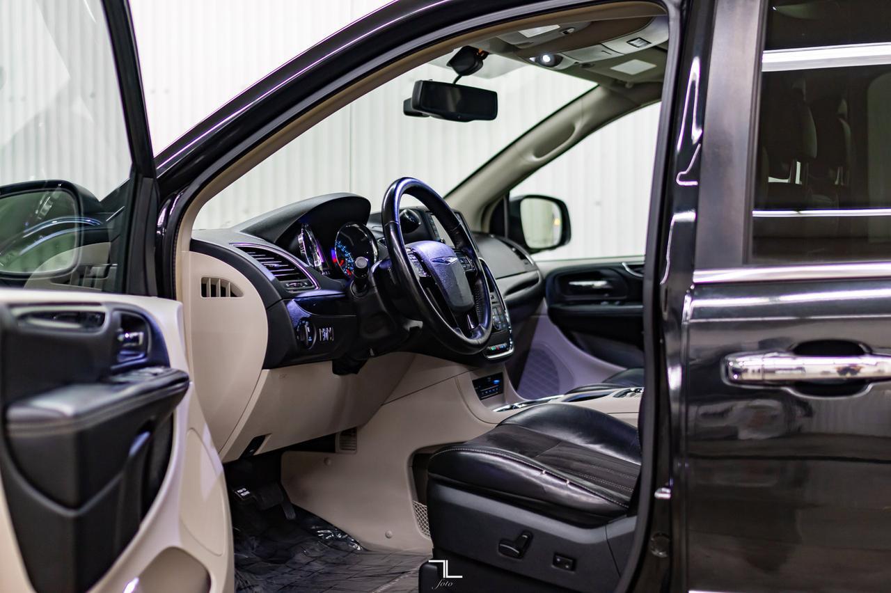 2015 Chrysler Town & Country Premium Leather DVD BCam Red Deer AB