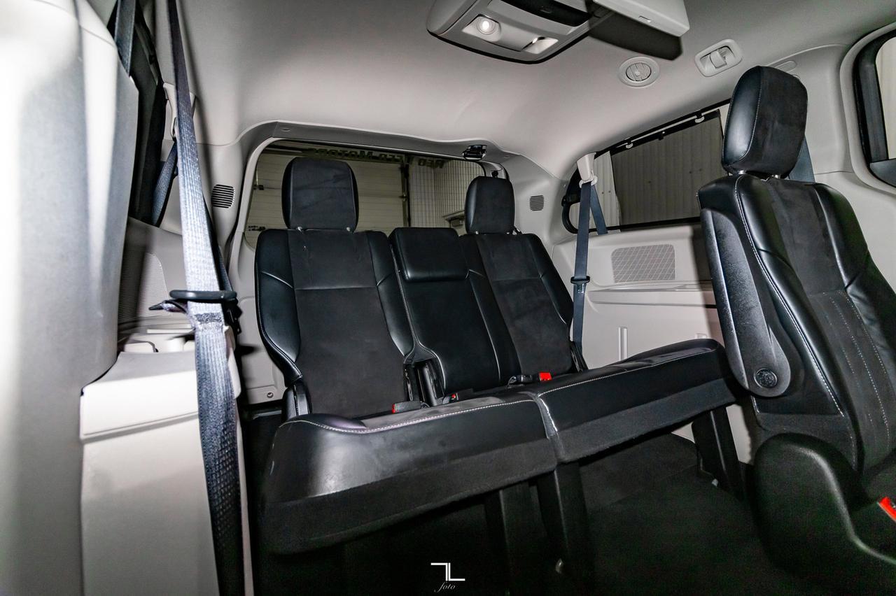 2015 Chrysler Town & Country Premium Leather DVD BCam Red Deer AB