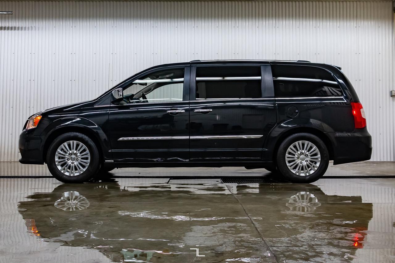 2015 Chrysler Town & Country Premium Leather DVD BCam Red Deer AB