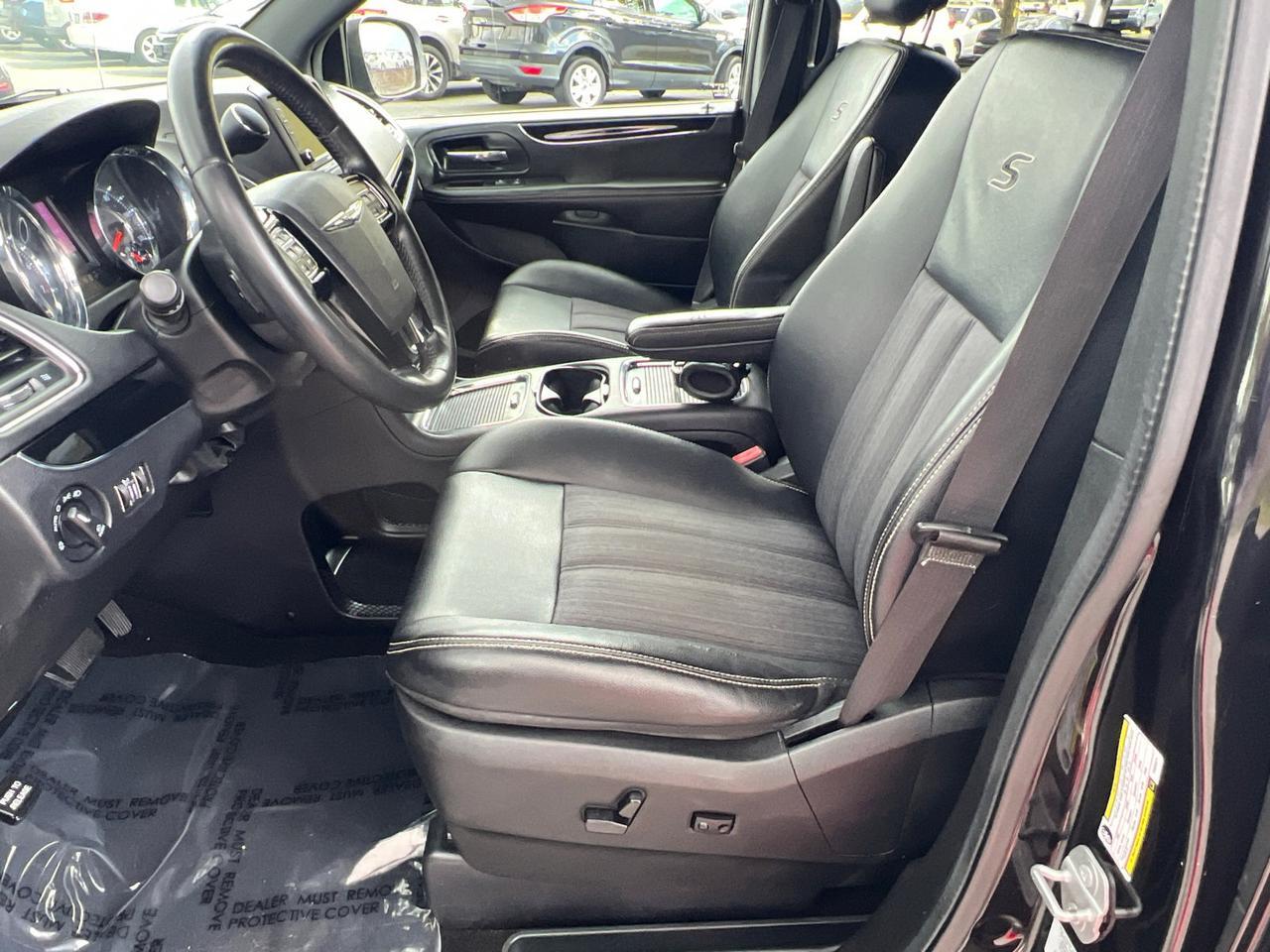2015 Chrysler Town &amp; Country S Hagerstown MD