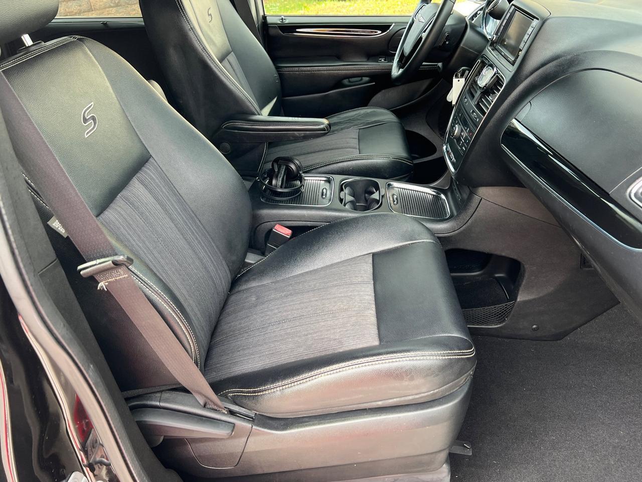 2015 Chrysler Town &amp; Country S Hagerstown MD