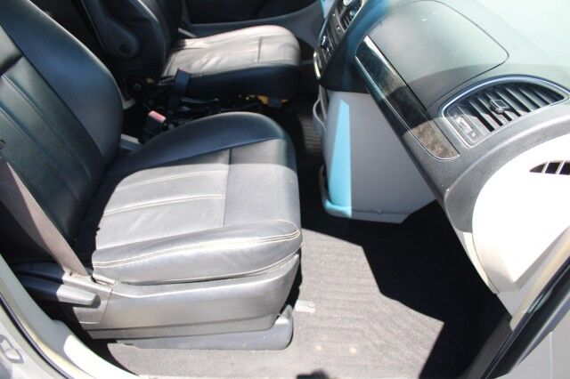 2015 Chrysler Town & Country Touring DVD Melbourne FL