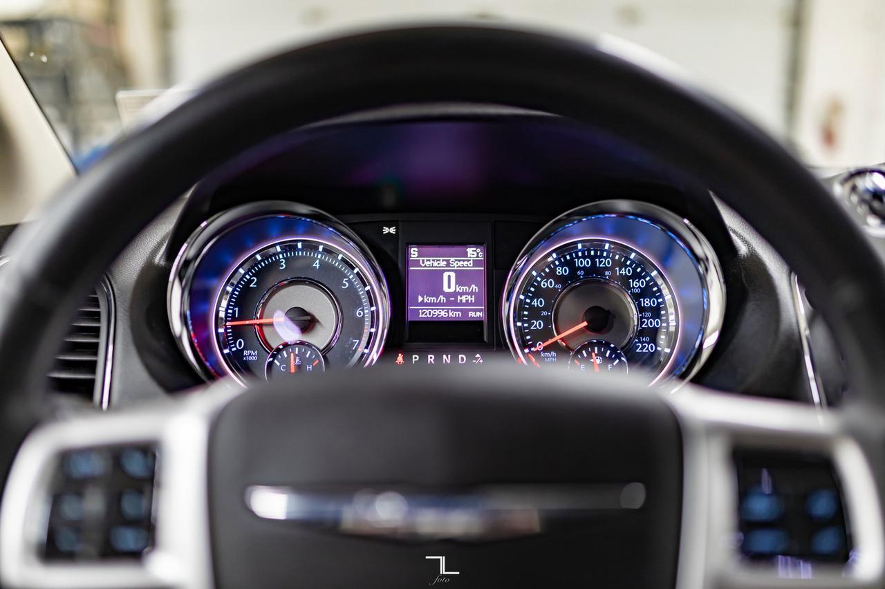 2015 Chrysler Town & Country Touring L Leather Nav DVD BCam Red Deer AB